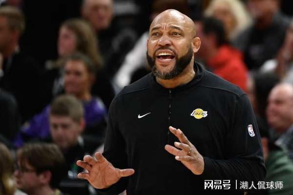 老鹰教练压力巨大！，德约科维奇遭遇十二持续失利观众掌声雷动